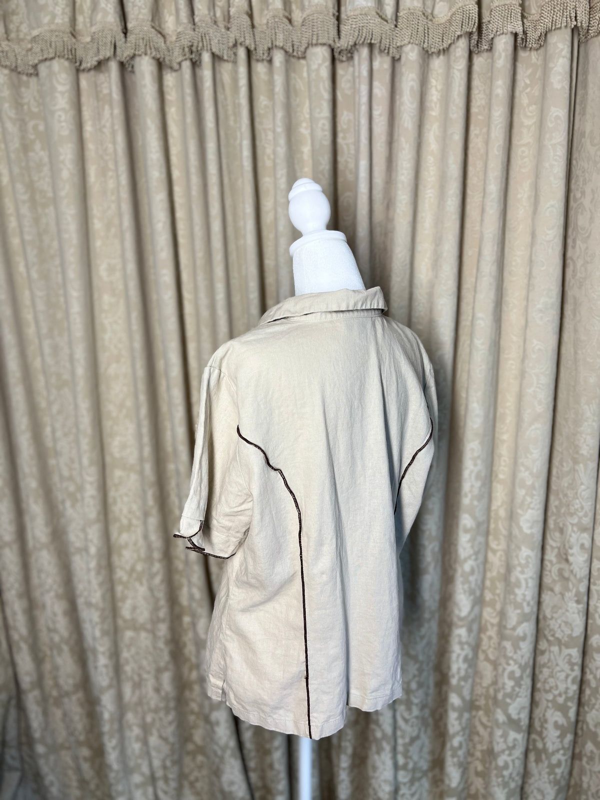 VINTAGE 1990'S LINDOR | LINEN-BLEND OATMEAL BUTTON UP (L)