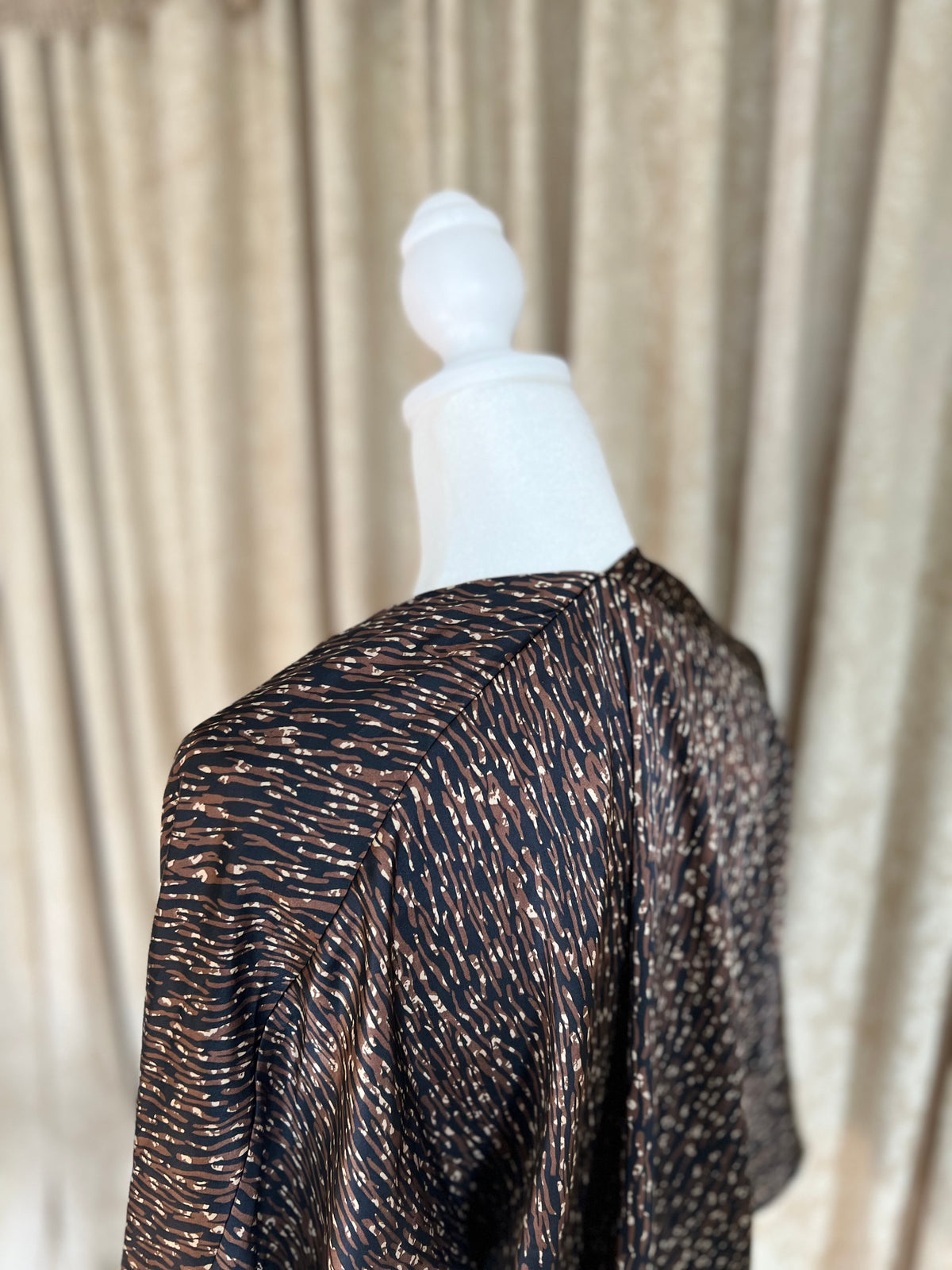 BANANA REPUBLIC | SATIN ABSTRACT PRINT (S)