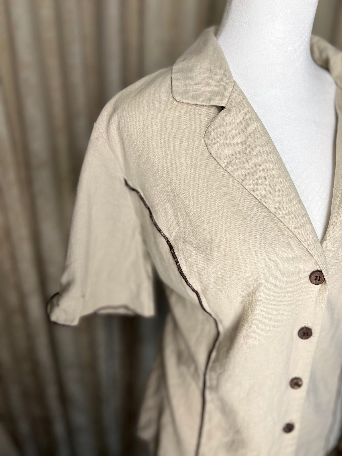 VINTAGE 1990'S LINDOR | LINEN-BLEND OATMEAL BUTTON UP (L)