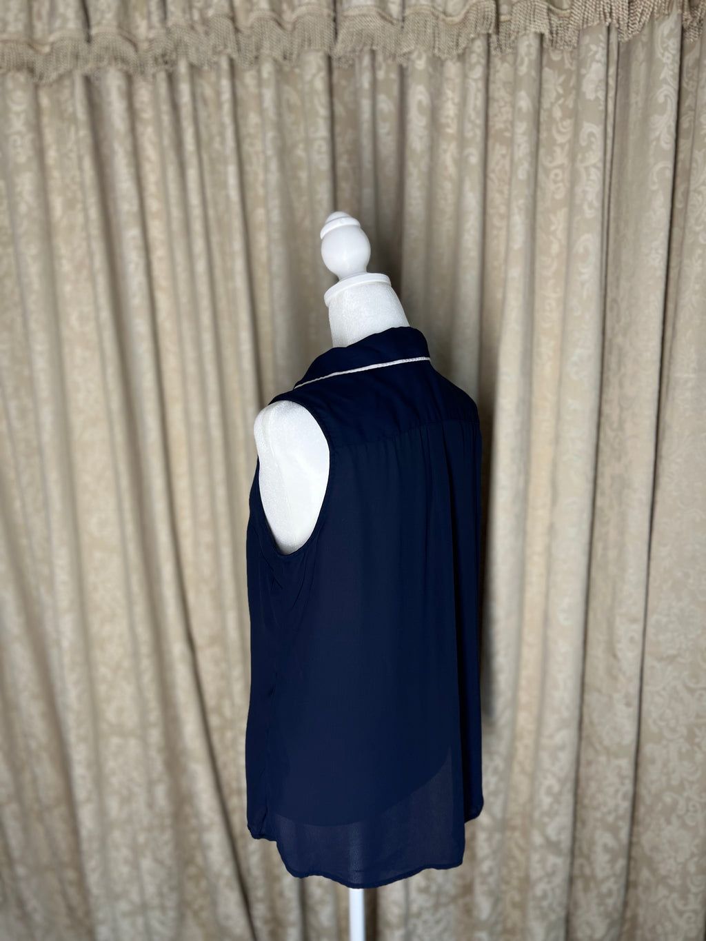 BANANA REPUBLIC | NAVY BLUE CHIFFON BUTTON DOWN (S)