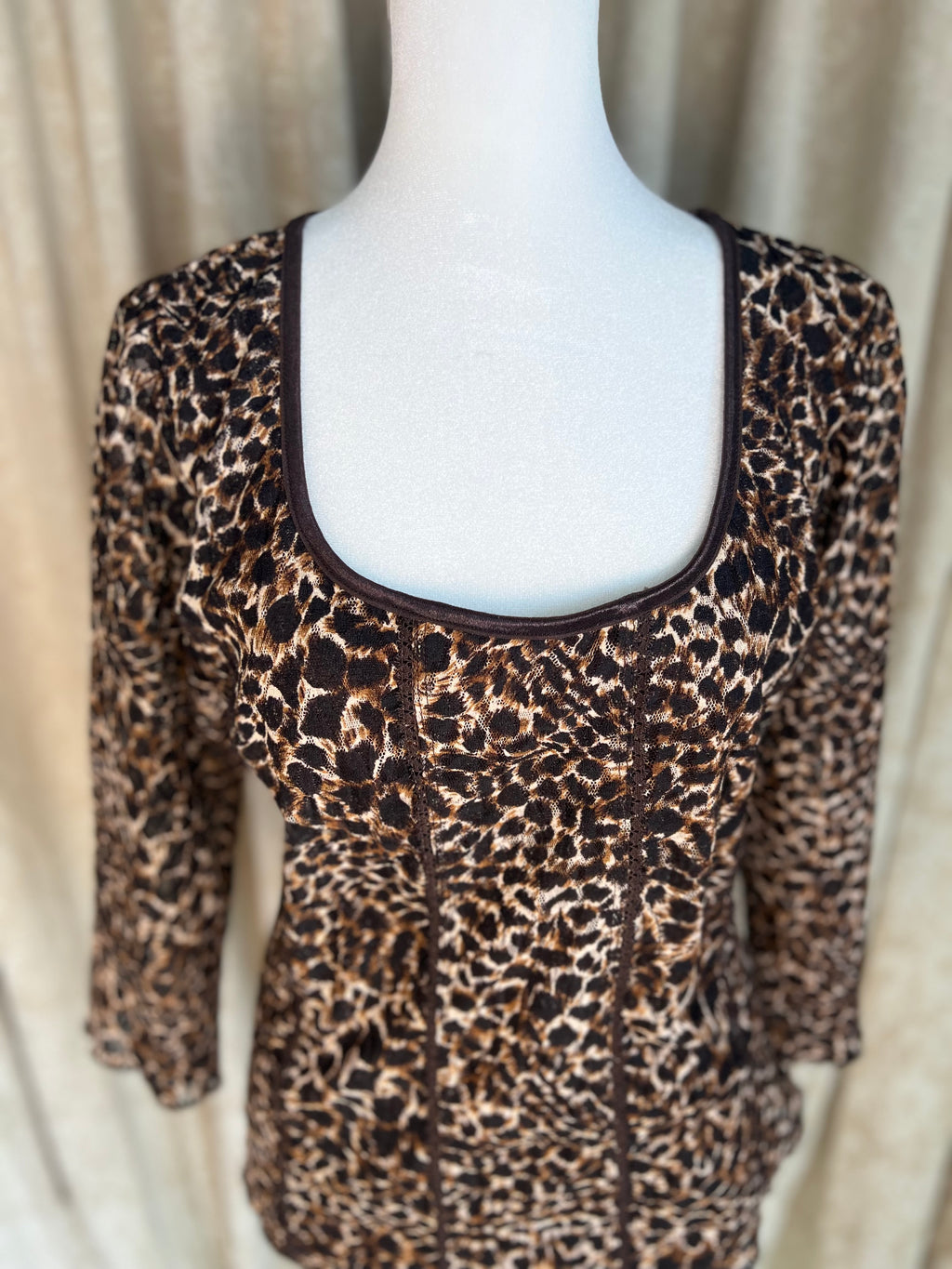 VINTAGE 1990’S SERENADE NY| LEOPARD LACE SCOOP NECK (L)