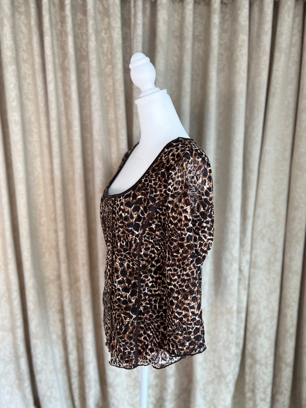 VINTAGE 1990’S SERENADE NY| LEOPARD LACE SCOOP NECK (L)