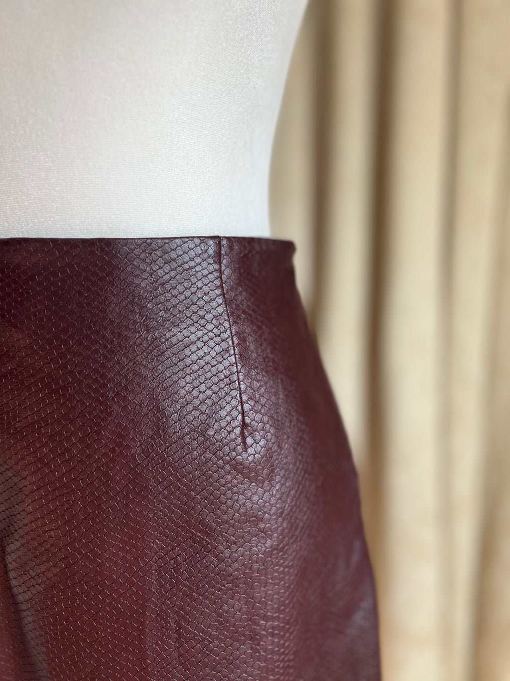 DYNAMITE | BURGUNDY FAUX CROC SKIRT