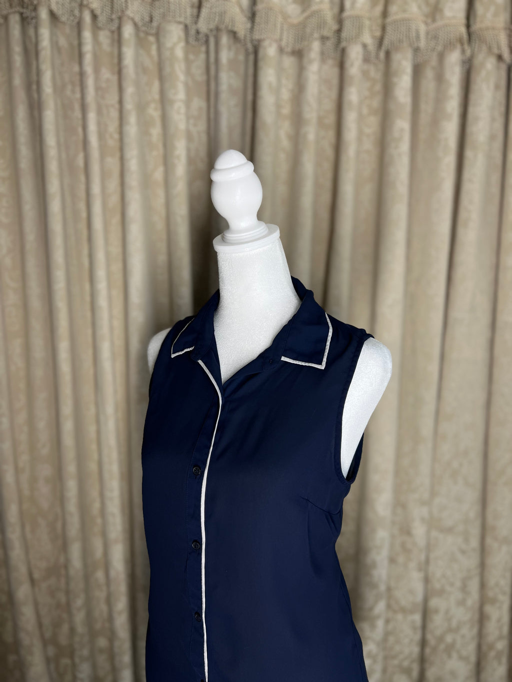 BANANA REPUBLIC | NAVY BLUE CHIFFON BUTTON DOWN (S)