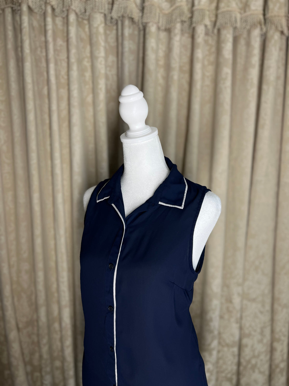 BANANA REPUBLIC | NAVY BLUE CHIFFON BUTTON DOWN (S)