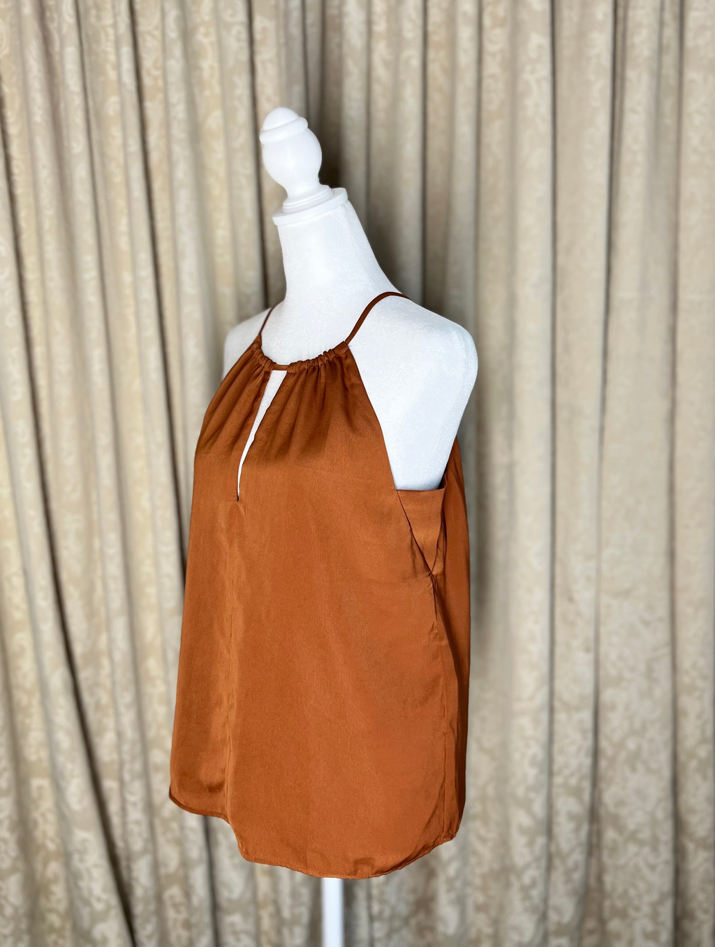 BANANA REPUBLIC | RUST TERACOTTA HALTER KEYHOLE TOP (S)