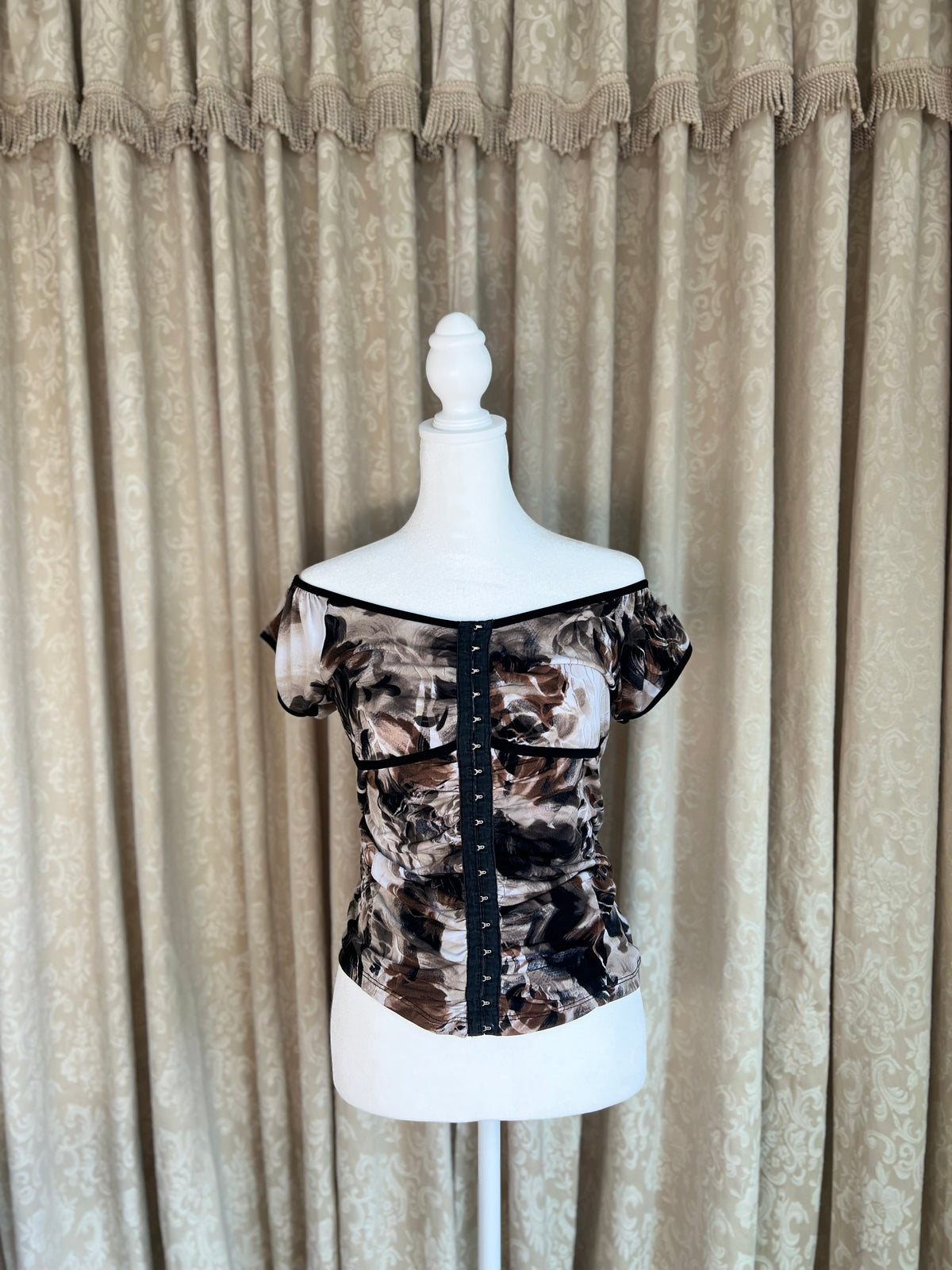 VINTAGE 2000’s SUZY SHIER | RUCHED ABSTRACT TOP (S)
